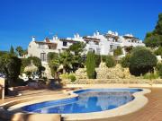 Se accede a esta vivienda desde la planta superior,...