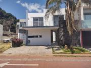 LA RIOJA PRECIOSA RESIDENCIA CON RECAMARA PRINCIPAL ABAJO