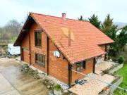 LA VECILLA: CASA DE MADERA CON TERRENO Y PISCINA!