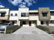 La Vista casa de dos niveles en VENTA RAH673