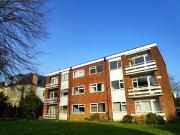 Ladbroke Road, Redhill RH1, 2 bed flat to rent, £1,600...
