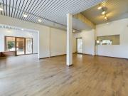 Ladengeschäft mit Schaufenstern