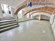 Lager in der Nähe des Bahnhofs Heiligenstadt – frisch...