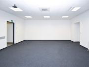 Lager und Hallenflächen mit...