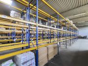 Lagerhalle mit Büros an der B1