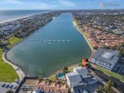Lakefront Apartment with Dual Balconies & Lifestyle Location