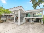 Lakeside Living with Dual Accommodation & Stunning Views