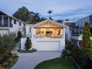 Lakeside Luxury & Indulgent Family Living