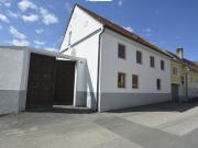 Landhaus mit 2 Wohneinheiten, großem Stadl, Garten sowie...