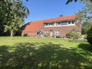 Landhaus mit 2 Wohnungen, Scheune und 2 Schuppen!