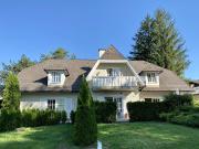 Landhausvilla mit Pool + Doppelgarage + Nebengebäude zu...