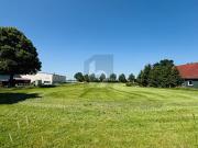 AM SCHAALSEE VOR DEN TOREN DER GROßSTADT