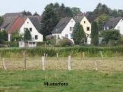 Ländliches Einfamilienwohnhaus mit Stall und Nebengebäuden