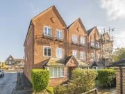 Langridge Mews, Hampton TW12, 2 bed flat to rent, £1,650...