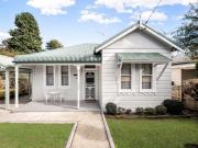 'Langside' Quintessential Mountain Cottage on...