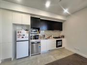 Large 1 Bedroom Apartment with study nook in Prime...