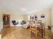 Large 2 Bed Apartment Close to Jubilee Line