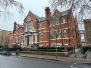 Large 2 Bedroom Garden Flat with parking