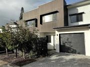 Large 3 Bdrm 2.5 Bath Townhouse With views Close to...