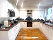 Large 3 Bed House Garden 2 Bathrooms Southgate