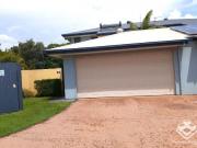 Large 3 bed townhouse with solar hot water!