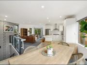 Large 3 Bedroom Beachside Upper Duplex