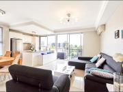 LARGE 3RD FLOOR STUNNING UNIT!