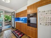 Large 4.5 sq. ft. Apartment in quiet, leafy neighborhood...