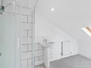 Large 4 Bedroom End of Terrace House