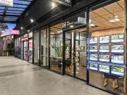 Large 4 Bedroom Family Home with Pool