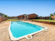 LARGE 4 x 2 WITH A SWIMMING POOL! 6 MONTH LEASE