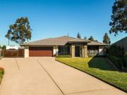 Large 5 Bedroom Family Home