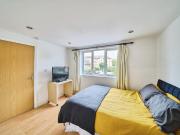 Large 6 Bed, Parking, Close to City & Canary Wharf