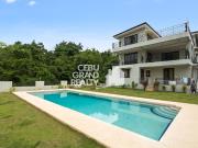 Large 9 Bedroom House with Ocean View for Sale in Maria...