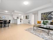 Large and Light Filled Layout in the Perfect Parkside...