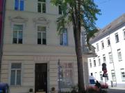 Large apartment in an old building near the centre,...
