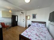 Large Bedsit with Ensuite Shower in SW3 Chelsea