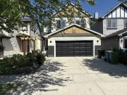LARGE BRIGHT WALKOUT SUITE w PRIVATE ENTRANCE