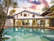 Large & central on 800m2 land close to waterways