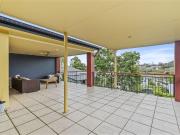 Large City Views Apartment With Double Lockup Garage