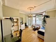 Large double bedsit in Chiswick