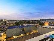 Large Entertainers Balcony, Luxury Living