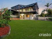 Large Family Entertainer with Spa and Hinterland Views