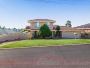 LARGE FAMILY HOME IN EATON