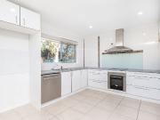 LARGE FAMILY HOME IN QUITE CUL DE SAC STREET!