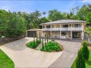 Large family home in the heart of Shailer Park! 4...