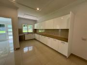 LARGE FAMILY HOME OPPOSITE PARK!