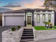 LARGE FAMILY HOME WITH DRIVE THROUGH SIDE ACCESS