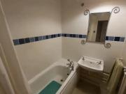 Large Flat * 4 Beds * OVAL Tube Zone 1/2