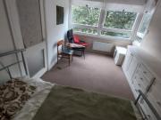 Large Flat * 4 Beds * OVAL Tube Zone 1/2